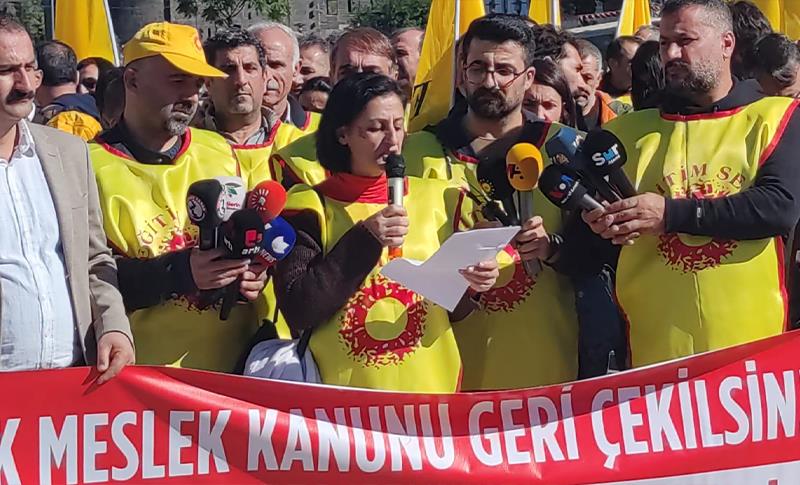 EĞİTİM SEN DİYARBAKIR ŞUBELERİ: ÖĞRETMENLİK MESLEĞİNİN SAYGINLIĞI İÇİN UĞRAŞIYORUZ