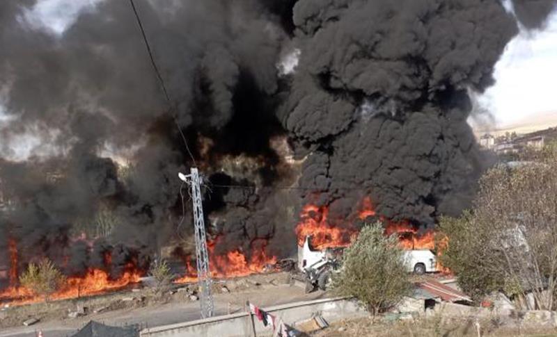 AĞRI’DA PANCAR YÜKLÜ TANKER İLE YOLCU OTOBÜSÜ ÇARPIŞTI