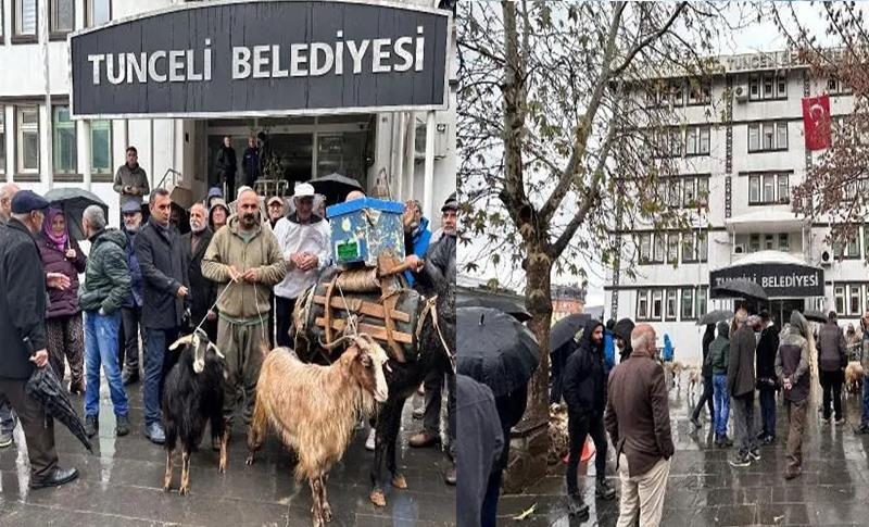 LI DÊRSIMÊ BI BIZIN Û BI KERAN LI BER ŞAREDARÎYÊ PROTESTO!