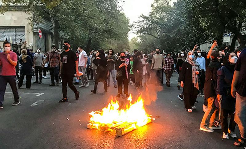 İRAN’DA PROTESTOLAR 100. GÜNÜNDE: 500 KİŞİ ÖLDÜ