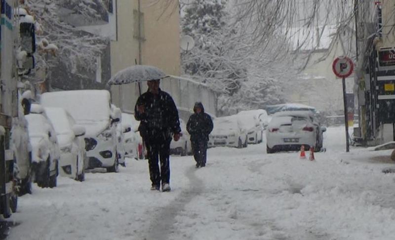 DERSİM’DE ETKİLİ OLAN KAR YAĞIŞI ULAŞIMDA AKSAMALAR YARATI