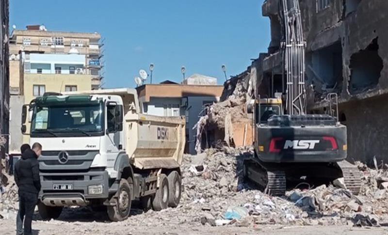 DİYARBAKIR’DAKİ BİR APARTMANI’NDA ARAMA KURTARMA ÇALIŞMALARI SONLANDIRILDI