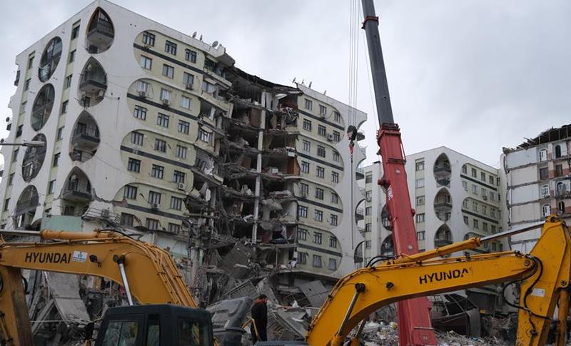 DİYAR GALERİA’DA ARAMA KURTARMA ÇALIŞMALARI DEVAM EDİYOR