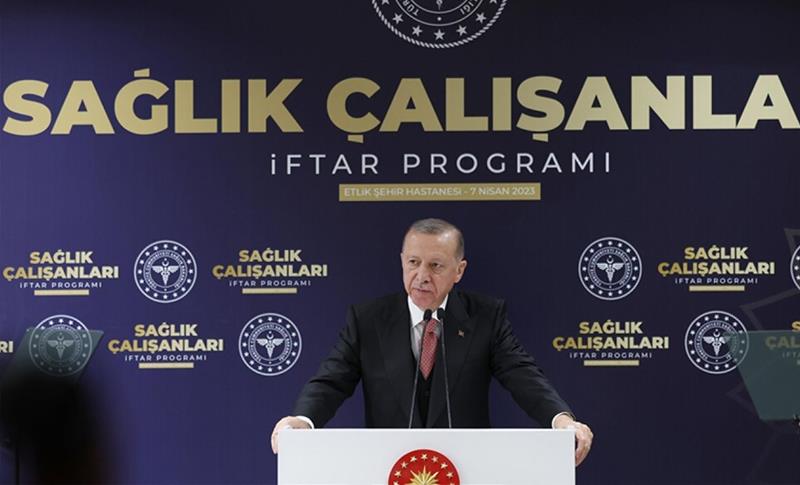 ERDOĞAN: TÜRKİYE GENELİNDE 42 BİN 500 SAĞLIK PERSONELİ ALIYORUZ