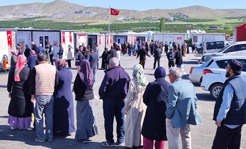 LI HERÊMA ERDHÊJÊ DI KONTEYNIRAN DE DENGDAYÎNÊ DEST PÊ KIR