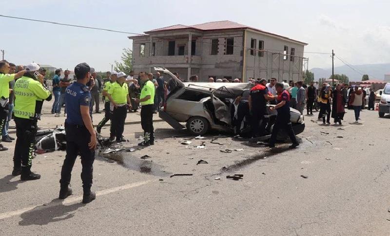 LI ÎDIRÊ MOTOSÎKLET Û SIWARE LI HEV QELIBÎN: 3 MIRÎ, 2 BIRÎNDAR