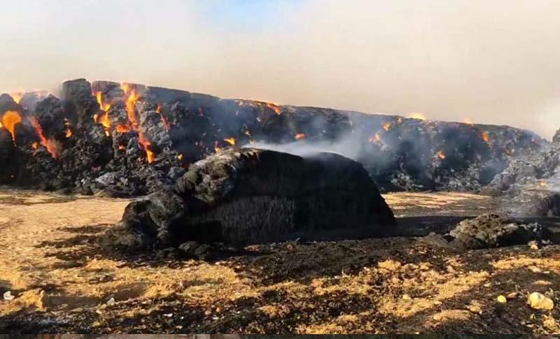 URFA'DA 5 BİN TON SAMAN BALYASI YANARAK KÜL OLDU