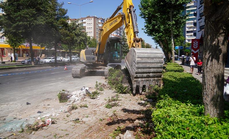 DİCLEKENT BULVARI’NDA KALDIRIMLAR YENİLENİYOR