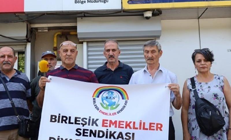 DİYARBAKIR’DA EMEKLİLER YAPILAN ZAMMI PROTESTO ETTİ