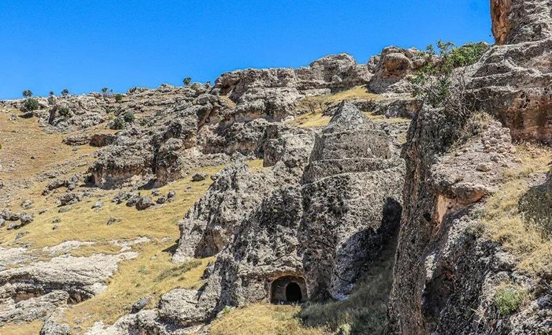 HAZRO’DAKİ AYN DAR KALESİ’NDEKİ GİZLİ GEÇİDİN SU YOLU OLDUĞU ORTAYA ÇIKTI