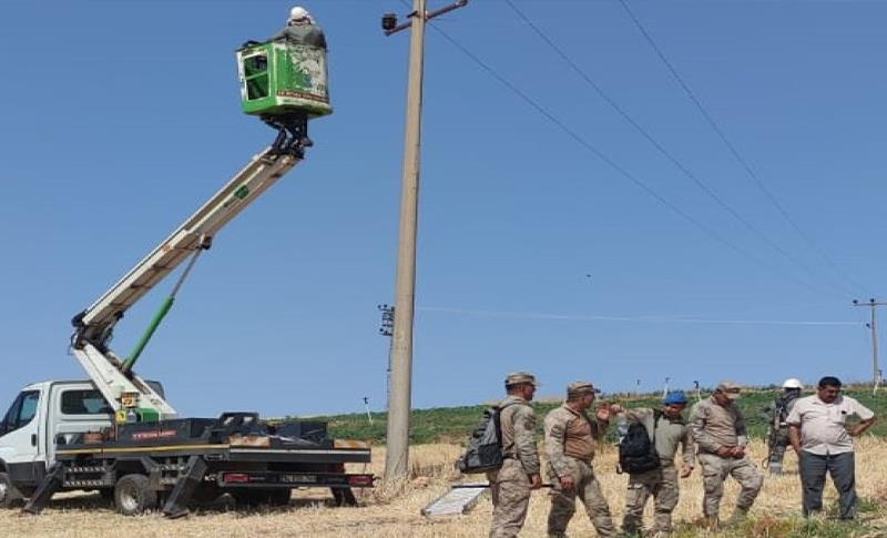 DİYARBAKIR’DA DEDAŞ’IN TRAFO SÖKÜMÜNDE GERGİNLİK