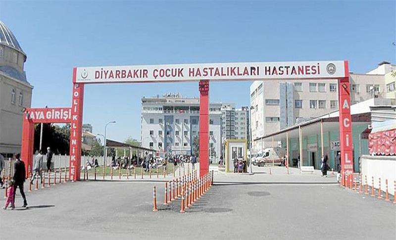 DİYARBAKIR’DA 1 YAŞINDAKİ BEBEĞİ AKREP SOKTU!