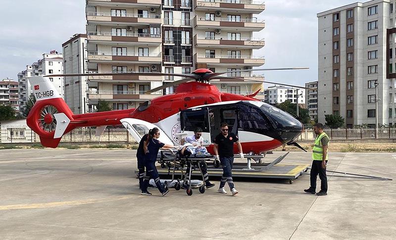 KULP’TAKİ ACİL HASTA AMBULANS HELİKOPTERLE MERKEZE SEVK EDİLDİ