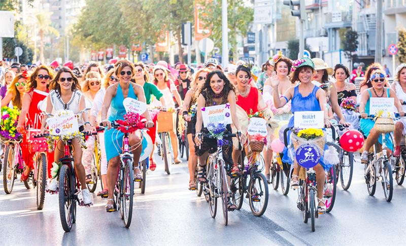 SÜSLÜ KADINLAR' DİYARBAKIR'DA PEDAL ÇEVİRECEK