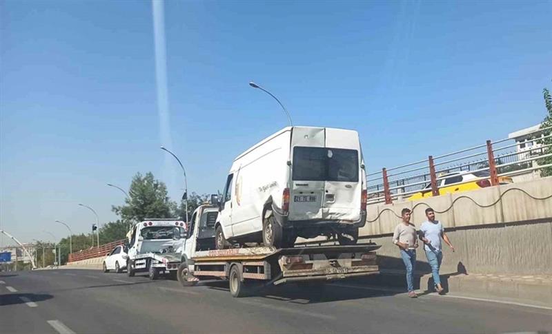 DİYARBAKIR’DA KAZA: 3 YARALI