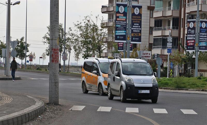 SÜRÜCÜLER İÇİN TEHLİKE OLUŞTURAN DİREK