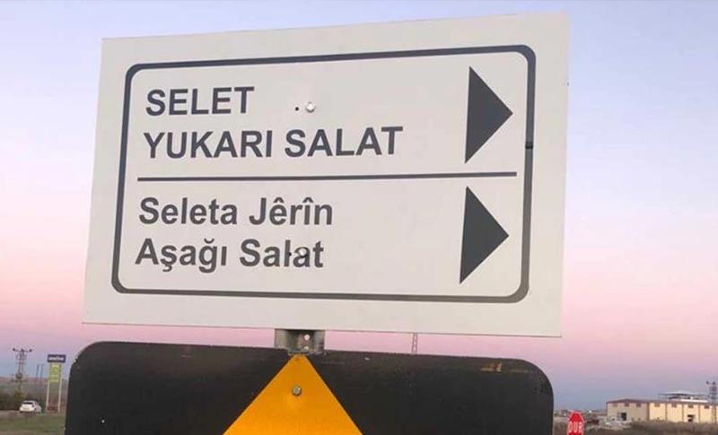 BİSMİL BELEDİYESİ KAYYUMU KALDIRDIĞI KÜRTÇE TABELAYI YENİDEN ASTI