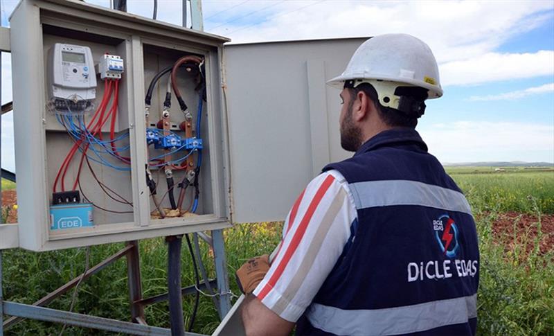 DEDAŞ KAÇAK ELEKTRİK KULANAN 33 HATTI KESTİ