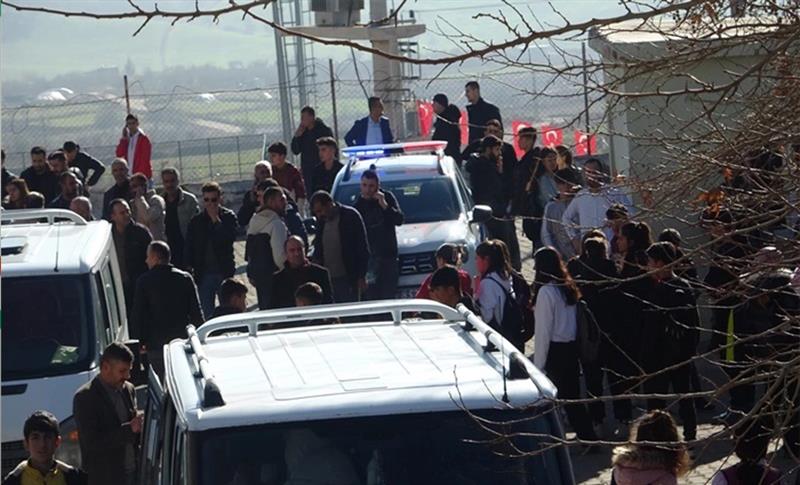 DİYARBAKIR’DA ÖĞRENCİ KAVGASINA VELİLER DE DAHİL OLDU!