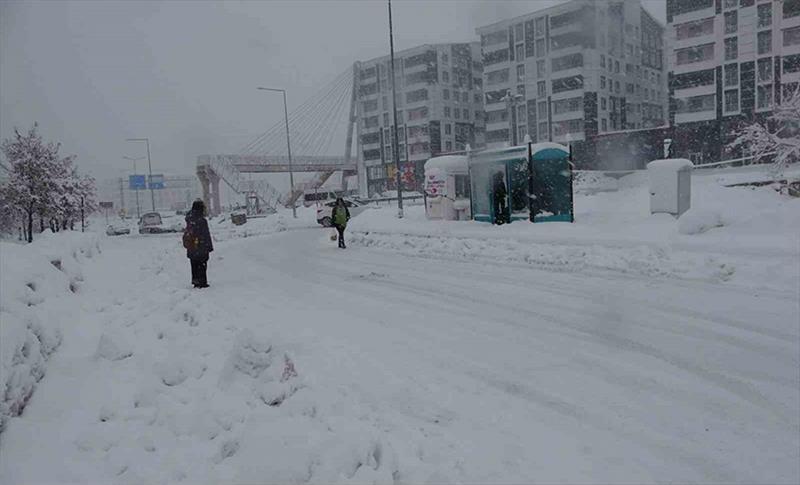 BİTLİS’TE 44 KÖY YOLU ULAŞIMA KAPANDI