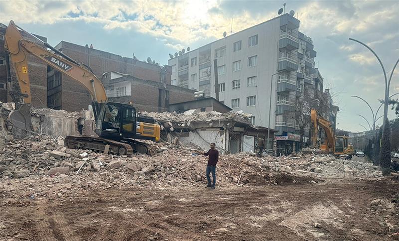 5 GÜN KAPALI OLACAK DENİLEN CADDE 8 GÜNDÜR KAPALI, ESNAF MAĞDUR!