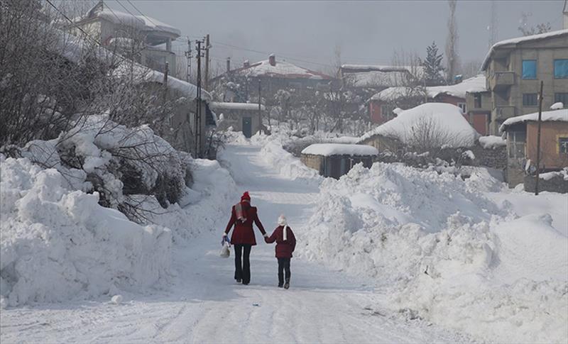 HAKKARİ'DE, YOĞUN KAR YAĞIŞI NEDENİYLE EĞİTİME ARA VERİLDİ