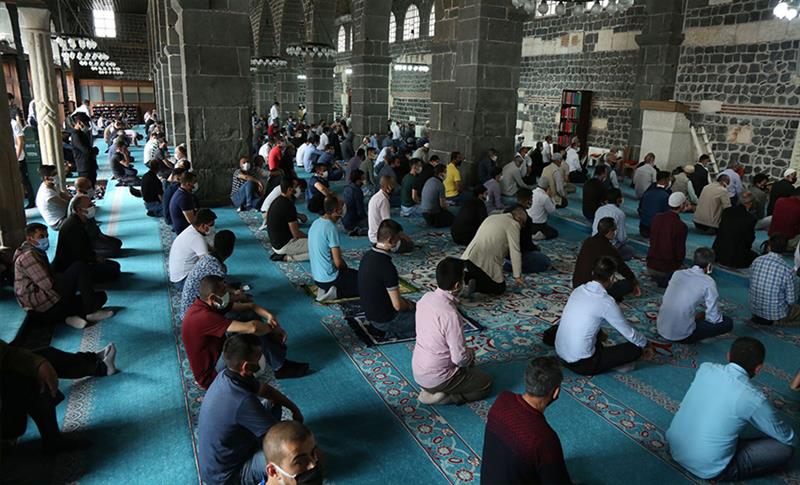 CUMA NAMAZINDA RAMAZAN'DAN ÖNCE MADDE BAĞIMLILIĞI İÇİN UYARI!