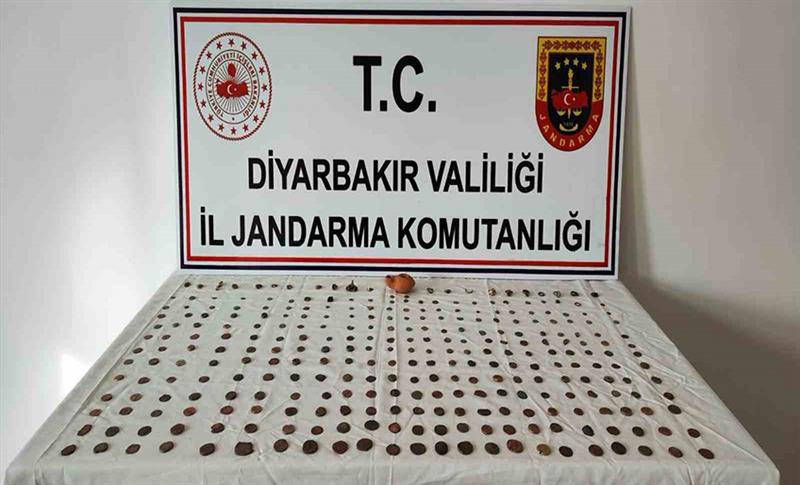 DİYARBAKIR`DA 298 ADET TARİHİ ESER ELE GEÇİRİLDİ 7 ĞÖZALTI