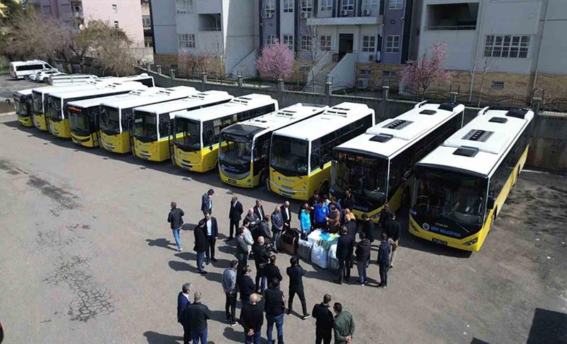 SİİRT BELEDİYESİ HALK OTOBÜSLERİ SARI MAVİYE BOYANDIĞINI DUYURDU