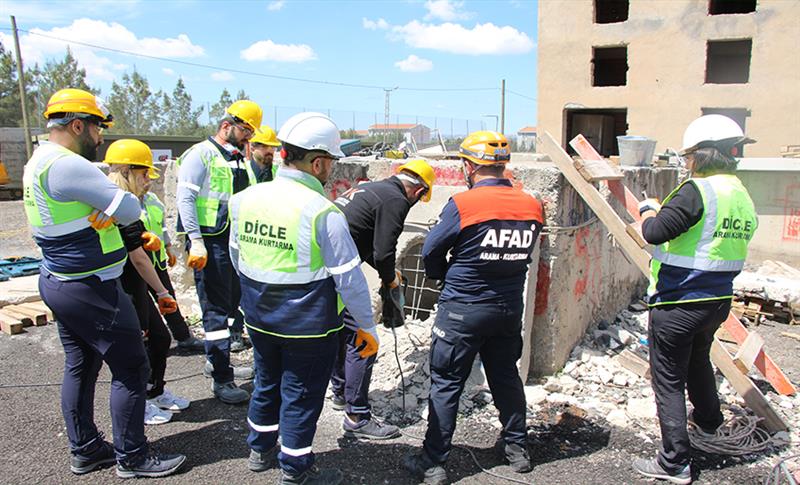 DİYARBAKIR'DA DAK EKİBİNE UYGULAMALI EĞİTİM