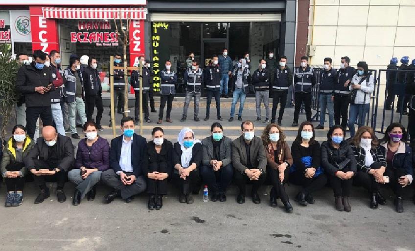 DİYARBAKIR’DA DBP BİNASI ÖNÜNDE 15 ŞUBAT PROTESTO