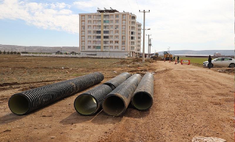 ERGANİ’DE YAĞMUR SUYU ŞEBEKE HATTI DÖŞENİYOR