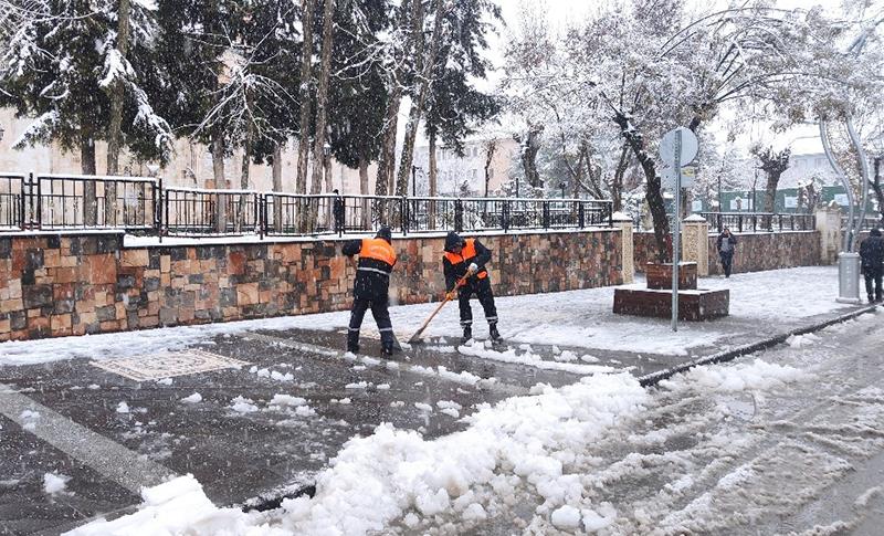 SİLVAN’DA KAR YAĞIŞI HAYATI OLUMZSUZ ETKİLEDİ