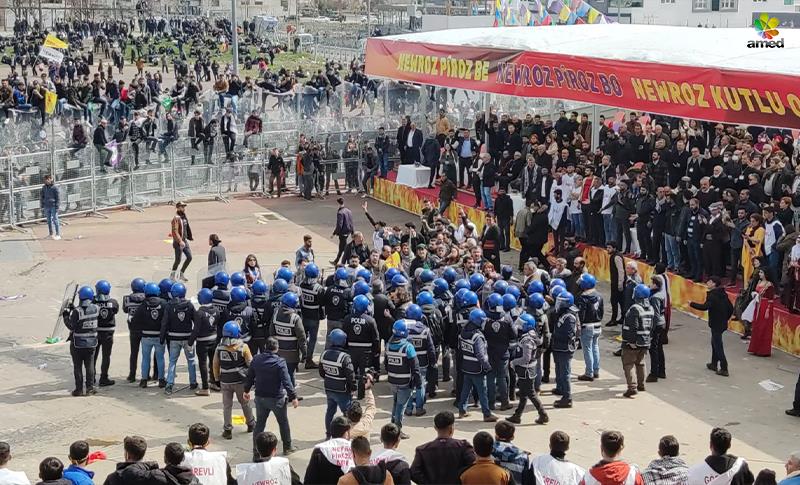 DİYARBAKIR'DAKİ NEWROZ ETKİNLİĞİNDE GÖZALTI SAYISI 333'E YÜKSELDİ