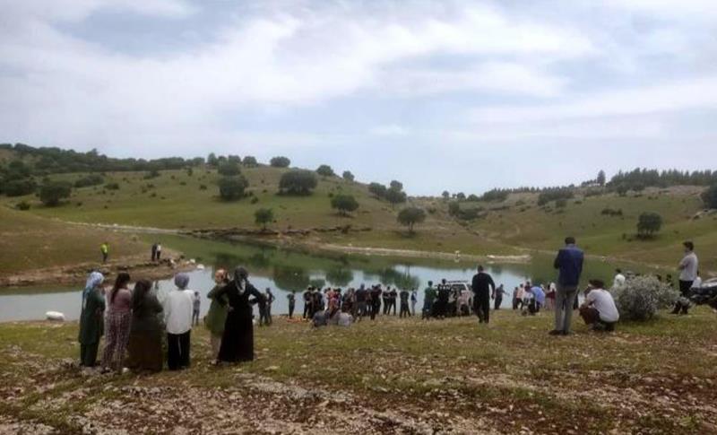 BATMAN’DA DENGESİNİ KAYBEDİP GÖLE DÜŞEN 13 YAŞINDAKİ ÇOCUK YAŞAMINI YİTİRDİ