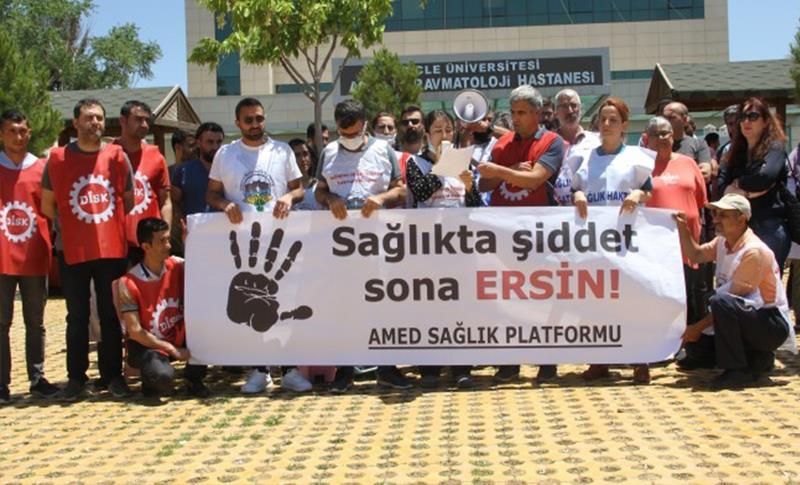 DİYARBAKIR’DA SAĞLIK KURUMLARINDA ŞİDDET PROTESTO EDİLDİ