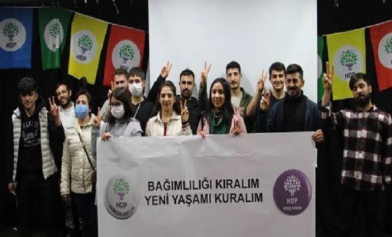 HDP GENÇLİK MECLİSİ ÜYELERİ GÖZALTINA ALINDI