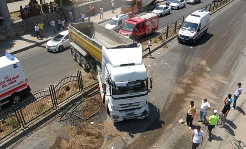 LI AMEDÊ QEZAYA TRAFÎKÊ! 6 KES BIRÎNDAR BÛN