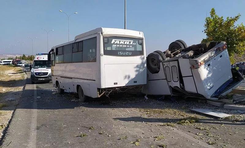 ANTEP’TE İKİ İŞÇİ SERVİSİ KAZA YAPTI! 3’Ü AĞIR 22 YARALI