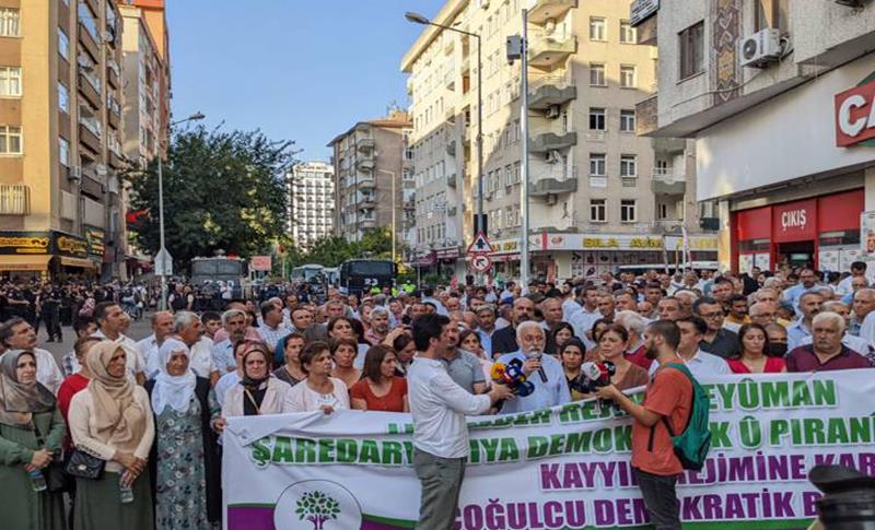 HDP MUHALEFETE KAYYUMLARLA MÜCADELE ÇAĞRISI YAPTI