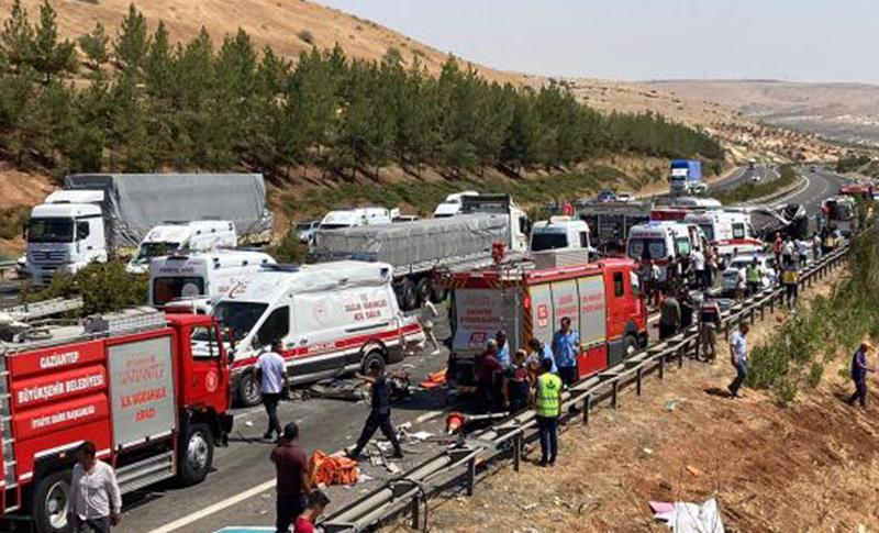 GÜNCELLENDİ- GAZİANTEP'TE FECİ KAZA: 16 ÖLÜ, 22 YARALI